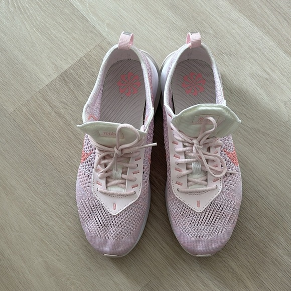 Women’s Nike shoes - Picture 4 of 5